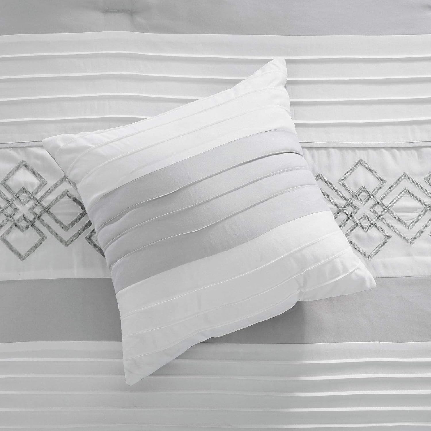 Conjunto de Edredom Ariel 7 Peças com Saia para Cama e Almofadas